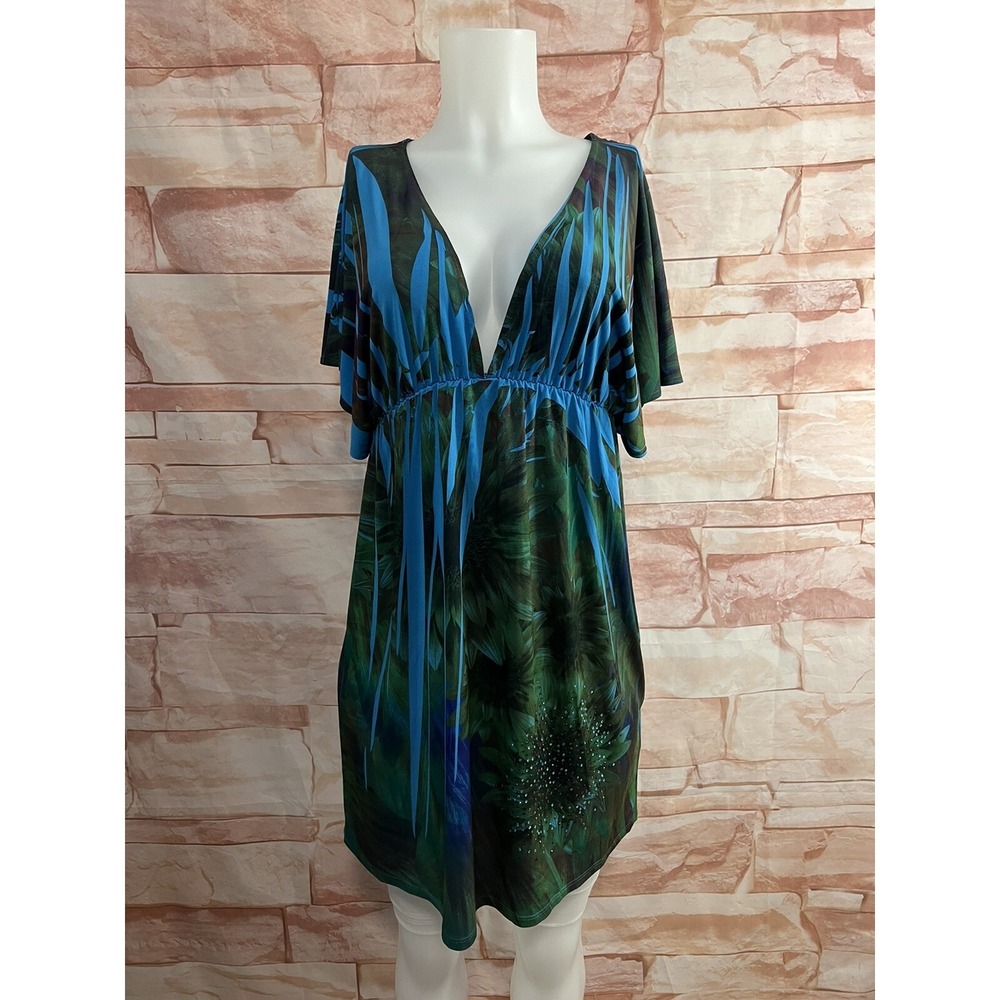 City triangles  A-Line Sz M V-neck Stretch Studded‎